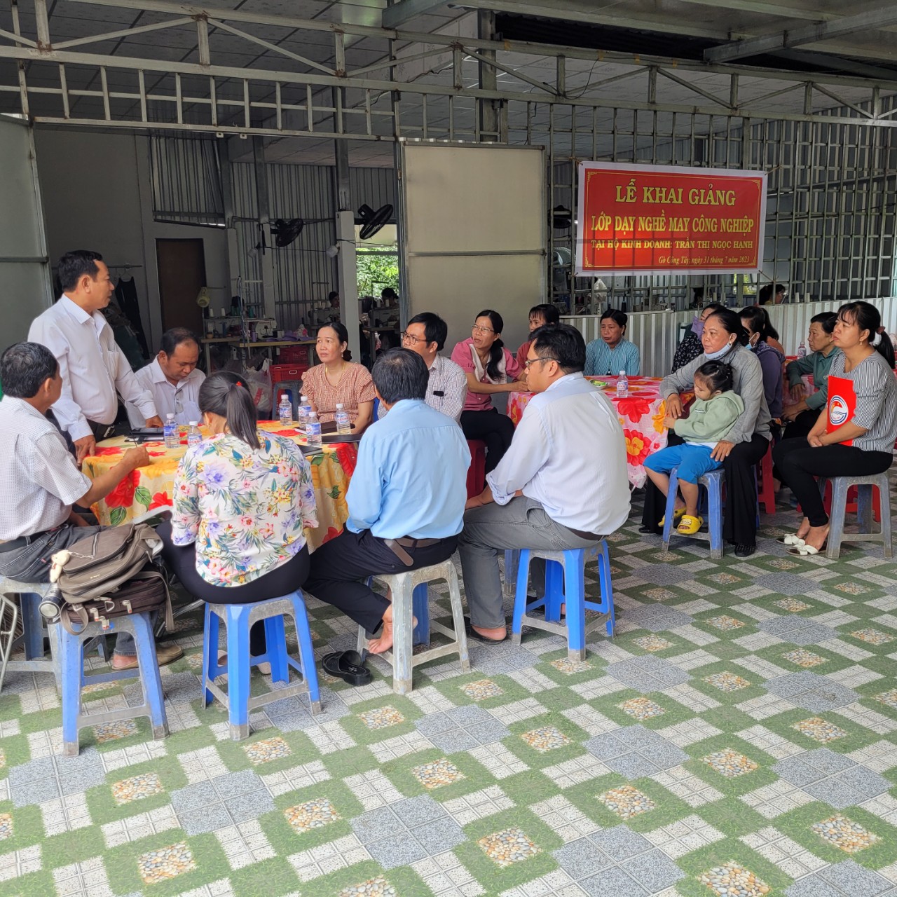 Thạnh Nhựt: tổ chức lớp dạy nghề may công nghiệp cho lao động tại hộ kinh doanh Trần Thị Ngọc Hạnh